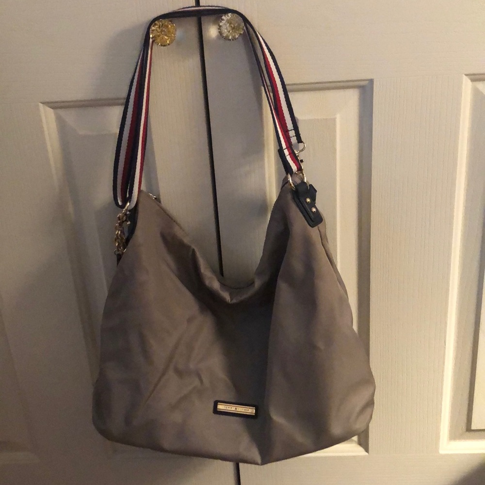 Tommy Hilfiger Women’s over the shoulder handbag